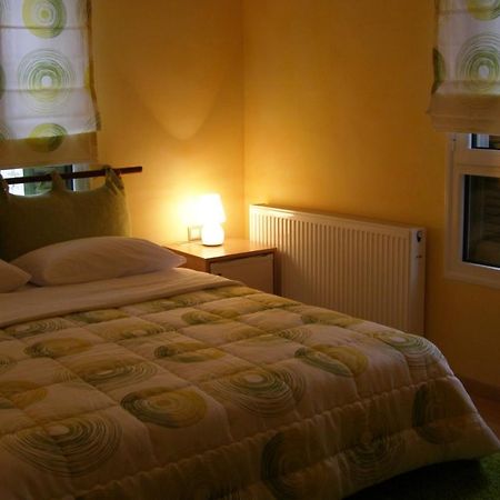 Room "Honeybee" In A Neoclassical House Kastoria Exterior foto