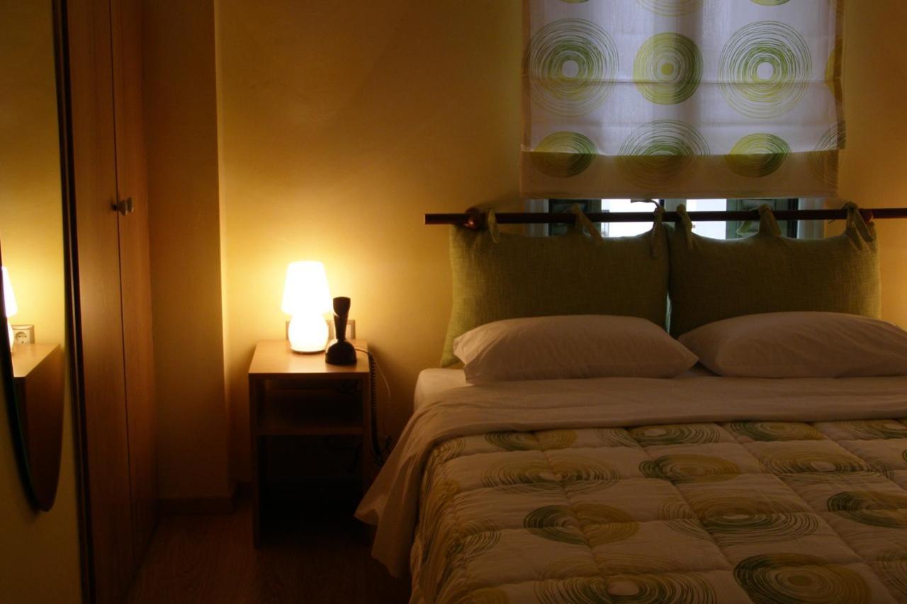 Room "Honeybee" In A Neoclassical House Kastoria Exterior foto