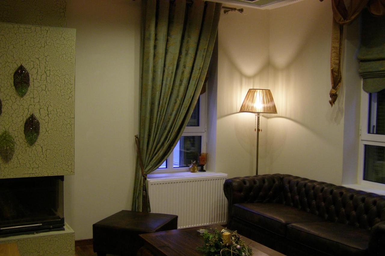 Room "Honeybee" In A Neoclassical House Kastoria Exterior foto